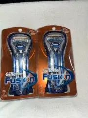 Gillette Fusion 2 Razor and 4 Cartridges 5 blades NEW SEALED 2005
