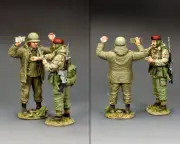 KING & COUNTRY FALKLANDS WAR TF005 BRITISH ROYAL MARINE WITH ARGENTINEN PRISONER