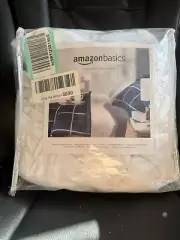 Amazon Basics Zippered Mattress Protector White Twin Size