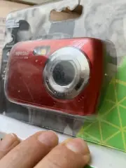Vivitar ViviCam S126 Red Anti-Shake 1.8" LCD Display 16.1 MP Digital Camera