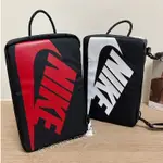 S.G NIKE SHOE BOX BAG DA7337-010-870 黑紅 橘紅 斜背包 鞋袋 健身包 手拿 手提