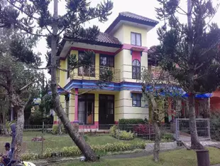 三葉草城市花園別墅Villa Kota Bunga Semanggi