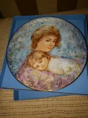 Edna Hibel Mother's Day "Abby & Lisa" 1984 Limited Collectible Plate Knowles