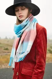 Checked Merino Wool Scarf Australia– Crafted From 90% Merino, 10% Alpaca, Red Blue