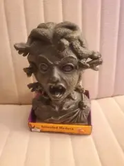 ANIMATED TALKING MEDUSA W/MOVING SNAKES LIGHTED HALLOWEEN DISPLAY NEW W/BOX