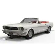 Scalextric C4404 James Bond Ford Mustang Goldfinger 1:32 analog slot car