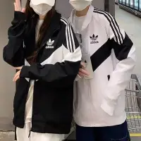 在飛比找Yahoo!奇摩拍賣優惠-Adidas 愛迪達 三葉草春秋連帽風衣 情侶款休閒運動外套