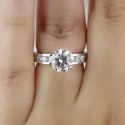 Shiny 950 Platinum Round Cut Diamond Engagement Ring 2.40 CT K-L/VS2