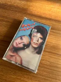 在飛比找Yahoo!奇摩拍賣優惠-大衛鮑伊 david bowie 全新未拆 磁帶 打口非CD