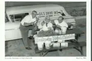 *Seattle Postcard-"Colonel Sanders @ Gil's Drive In" -CLASSIC-*Seattle, WA. {C6-