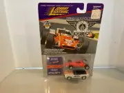 Johnny Lightning INDIANAPOLIS 500 1969 Mario Andretti & Chevy Camaro Pace Car