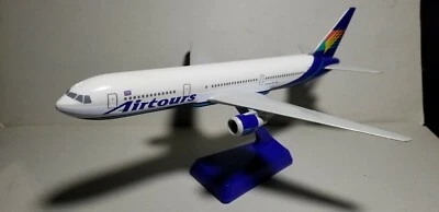 FLIGHT MINATURE MODELS AIRTOURS 767-300 (NC) 1:200 SCALE MODEL
