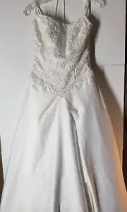 Best Bridal Classic White Wedding Dress With Train Size 10 New With Tags Reduced