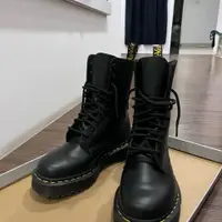 在飛比找PopChill優惠-[二手] 誠可議 Dr.Martens 馬丁鞋 中筒靴 靴子