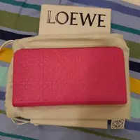 在飛比找蝦皮購物優惠-LOEWE 芭比粉 經典logo 長夾