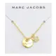 MARC JACOBS 圓小花吊飾LOGO圓牌垂墜項鍊(淡金)