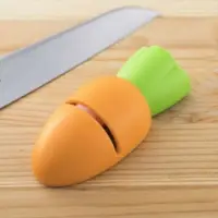 在飛比找樂天市場購物網優惠-現貨 現貨 日本KAI 貝印 紅蘿蔔磨刀器 胡蘿蔔磨刀器 紅