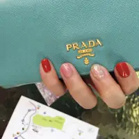 在飛比找蝦皮購物優惠-❗️降價❗️Prada 限定色系衣列 湖水綠 長夾