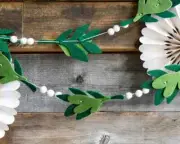 My Mind's Eye, Felt Mistletoe Banner 6 feet NEW!