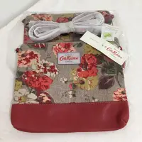 在飛比找Yahoo!奇摩拍賣優惠-英國Cath Kidston 2015 秋冬 斜背 真皮背帶