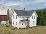 Walthers Cornerstone 1/87 HO Scale LANCASTER FARMHOUSE two-story frame house kit
