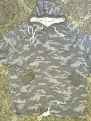 Vs pink cozy hooded pull over NEW size medium Grey Camo logo