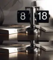European-style creative personality automatic page-turning simple retro clock