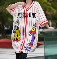 在飛比找Yahoo!奇摩拍賣優惠-Moschino [tv] H&M 聯名限量系列，名人示範穿