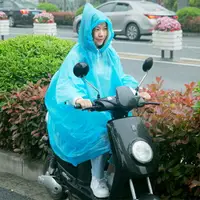 在飛比找樂天市場購物網優惠-帶抽繩連帽一次性雨衣 戶外防水拋棄式雨衣 加厚有袖雨披 男女