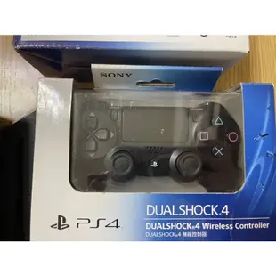 PS4 主機  CUH-1207B 系列 1TB PS4 二手近全新 附兩个二手手把 與兩個全新手把