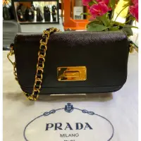 在飛比找蝦皮購物優惠-美麗堡outlet精品  PRADA BT0830 Saff