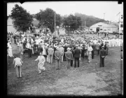 Photo:Crowd at airfield