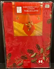 NIP Winter Wonderland Embroidered Holly Cutwork 70" Round Tablecloth - Red