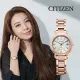 【CITIZEN 星辰】XC 限定 鈦 光動能電波萬年曆女錶 母親節禮物 送行動電源(ES9444-50B)