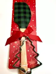 CHRISTMAS GREEN BLACK PLAID SILICONE SPATULA XMAS TREE METAL COOKIE CUTTER