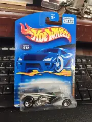 Hot Wheels Metal Die Cast: Skull and Crossbones Screamin Hauler Collector 072