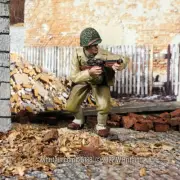 W.Britain 25188 U.S. Infantry NCO Crouching with Thompson, 1943-45 (Britains)