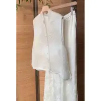 在飛比找ETMall東森購物網優惠-唐裝新中式國風女裝2023新款白色刺繡馬甲盤扣上衣半身裙套裝