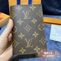 在飛比找蝦皮購物優惠-現貨 免運 LV 路易威登 護照套 M64502 棕色老花 