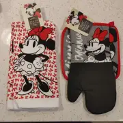 Set of 4 Disney Minnie Mouse Oversized Oven Mitt, Potholder, & 2 Kitchen Towels