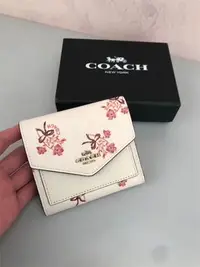 在飛比找Yahoo!奇摩拍賣優惠-奧特萊斯精品代購 COACH 28445 新款 花卉三折短夾