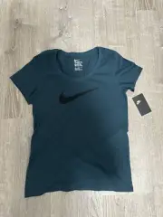 NWT Nike Women’s Swoosh Logo Midnight Feel Size M Short Sleeve Tee Shirt