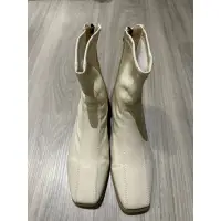 在飛比找蝦皮購物優惠-韓國皮質拉鍊白色短靴
