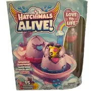 Hatchimals Alive, Make a Splash Playset with 15 Accessories-New