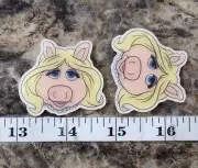 5 pc. GLITTER Planar Resin Flatback 1228835 Piggy puppet