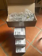 4 NEW factory subzero light bulbs 7014647