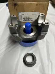 1681112C1 FLANGE Yoke INTERNATIONAL TRUCK New W Prop Tube Flange Nut 6c4z4851c