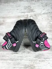 New Balance Men CaRaVaN Moc Mid Zebra Primaloft Slip-On, SUFMMOCZ, Black/Pink, 8
