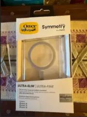 OtterBox Symmetry Series Case for MagSafe for Apple iPhone 15 / 14 / 13 - Clear