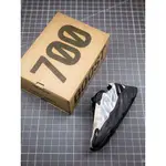 KUIP SYEEZY BOOST 700 MNVN “BONE” FY3729男士跑步鞋運動鞋